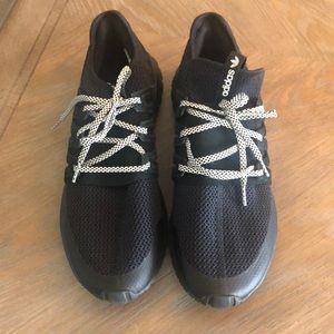 Adidas tubular Men’s size 11 sneaker